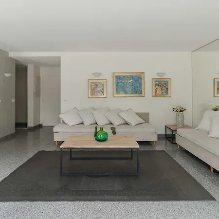 Апартаменты Luxury Haven With Pool, Tennis And Large Garden Довиль