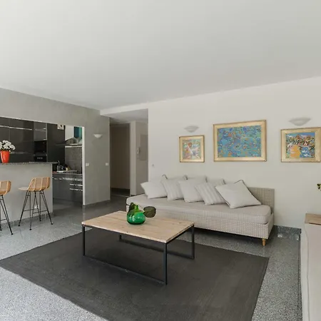 Апартаменты Luxury Haven With Pool, Tennis And Large Garden Довиль